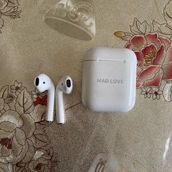 Apple AirPods 2nd generation As is (Case & Earbuds)