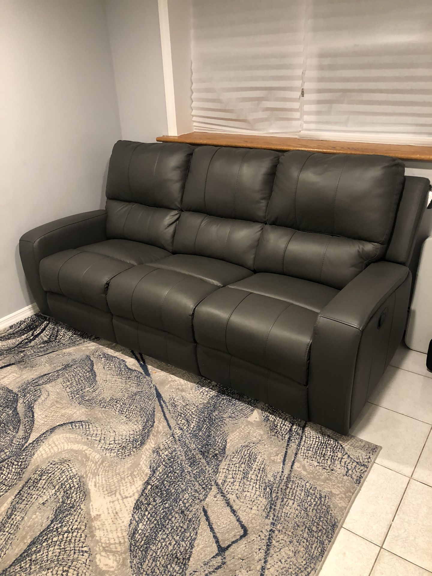 Lightly Used Leather Couch for Sale in Queens, NY OfferUp