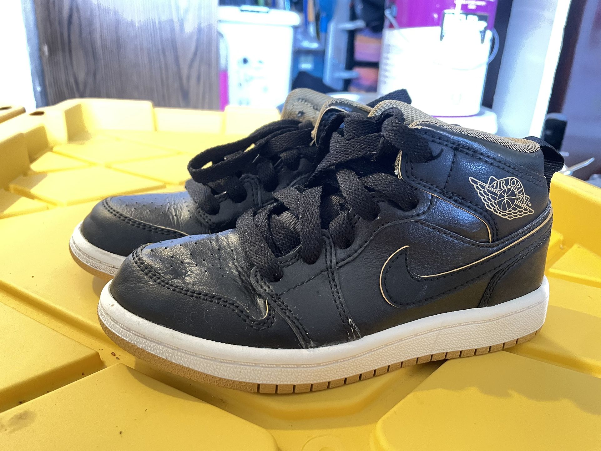 Nike Air Jorden 1 Retro Kids Size 11C