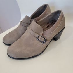 Tan Size 7 Wedge Shoes