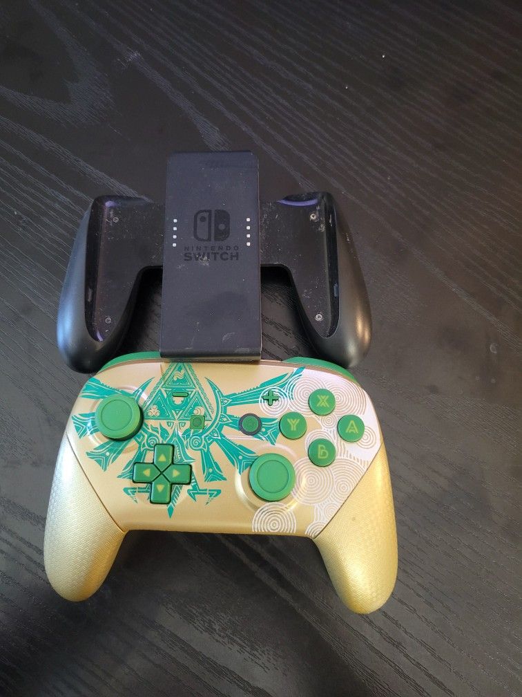 Nintendo Zelda Controler and Body For The Reg Controler