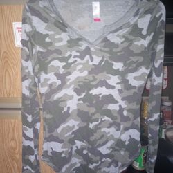 No Boundaries Size Medium Camo Long Sleeve Woman's Shirt 