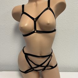Two Piece Lingerie- Harness And Panty Plus Size 1XL-Brand New $20- Dos Piezas Nuevas