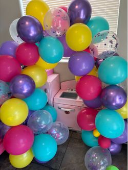 Strand of balloons for arch