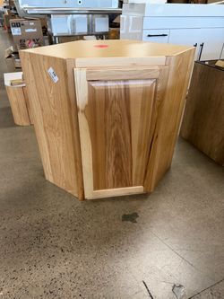 Hickory Diagonal Corner Cabinet 24”x 30”