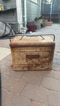 Knapp monarch Vintage Thermos Chest