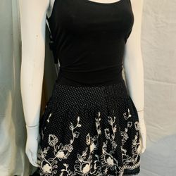 Twenty One Women’s Medium Floral Skirt Embroidered Black White 