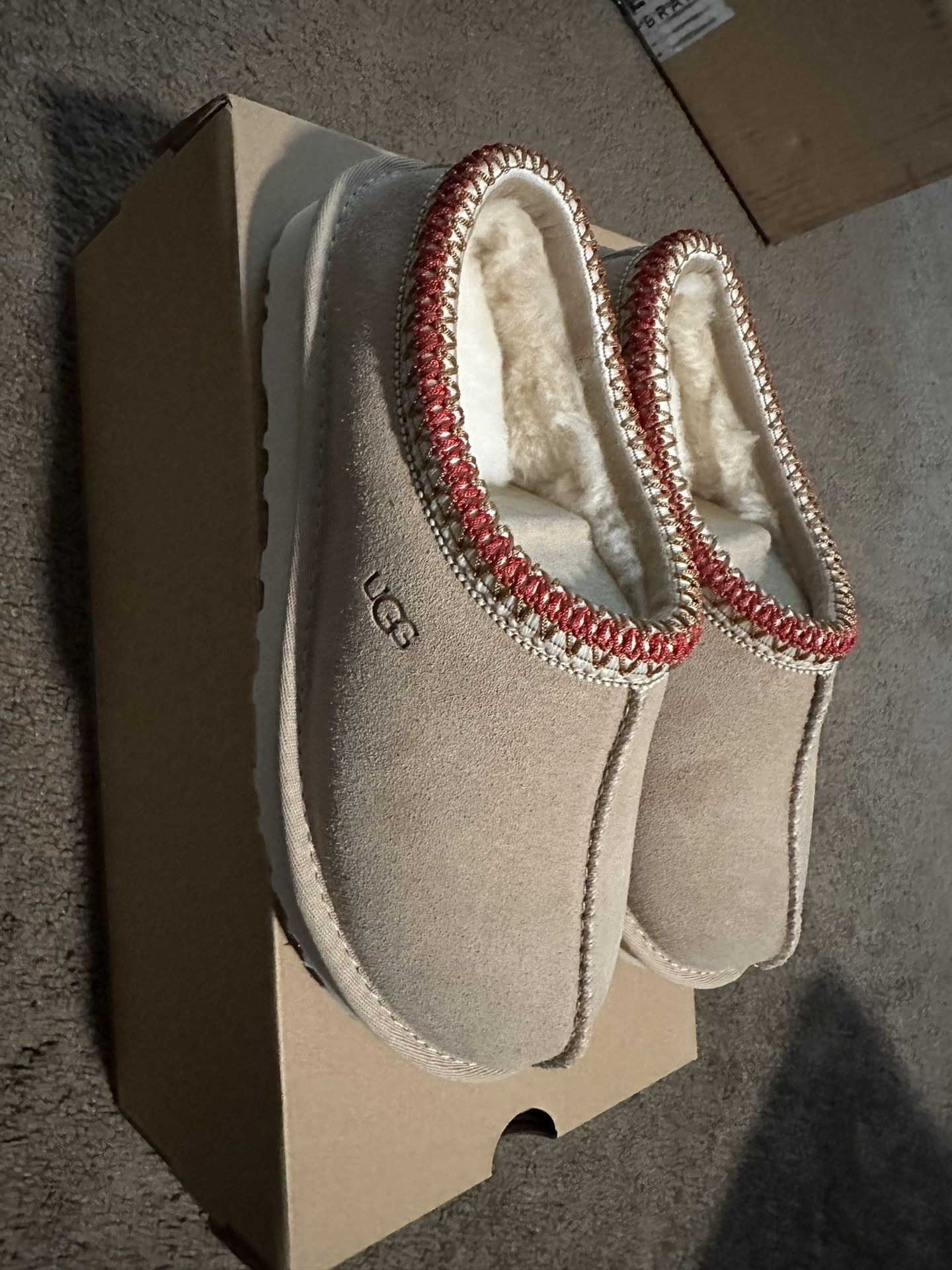 Ugg Tasman Sand Dart Cherry Women Size 6W