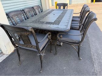 Hanamint,St Moritz,Patio,Outdoor dining Set,8 chairs,https://offerup.com/redirect/?o=VGFibGUuTHV4dXJ5.
