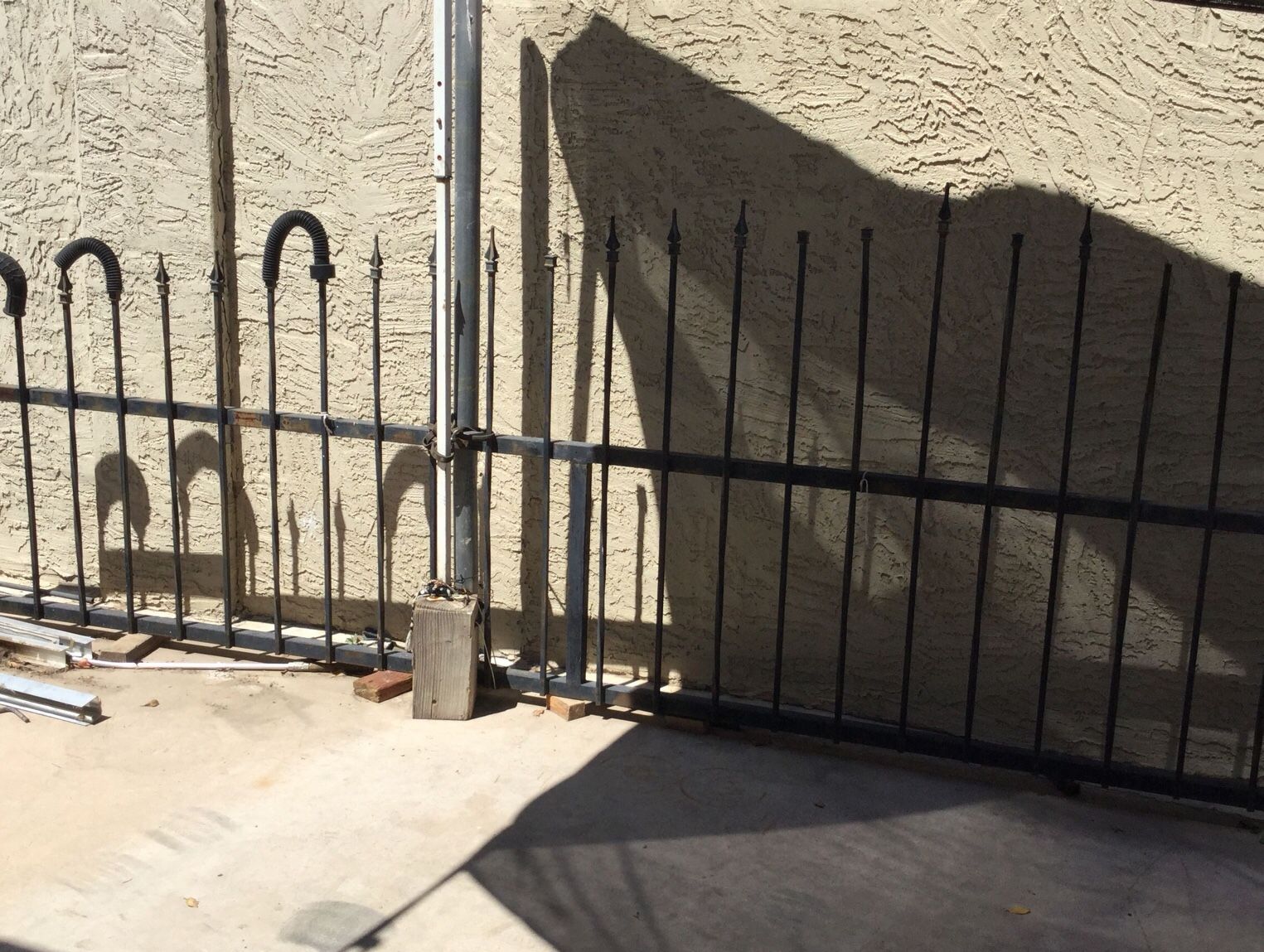 Fence/ Gate