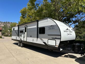 2023 silver Lake trailer with bunk bed