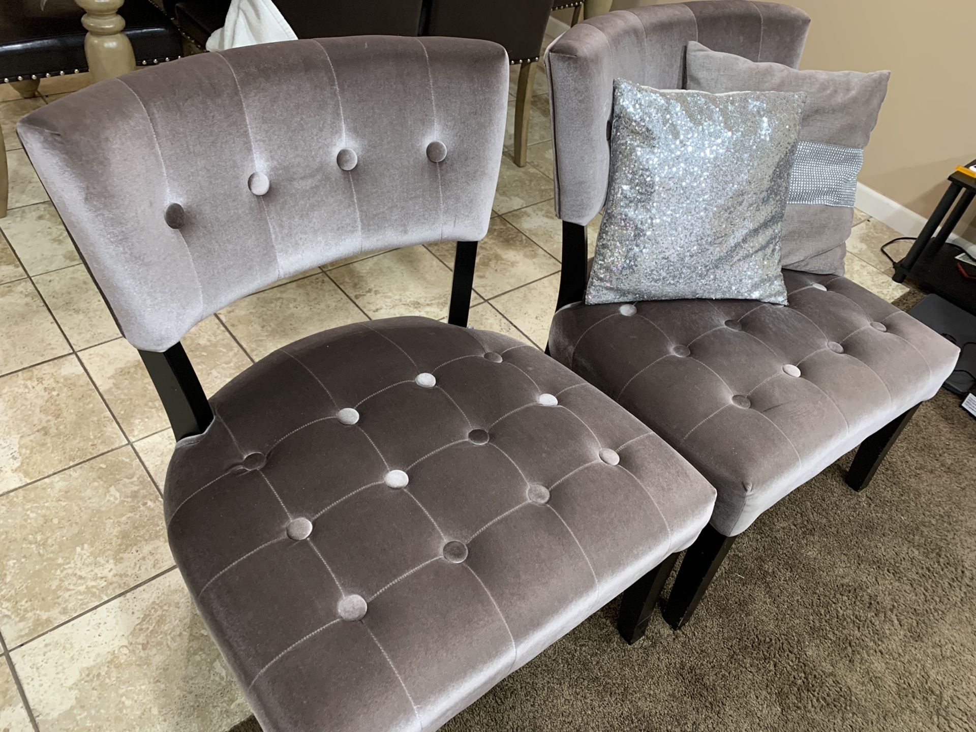 Accent chairs