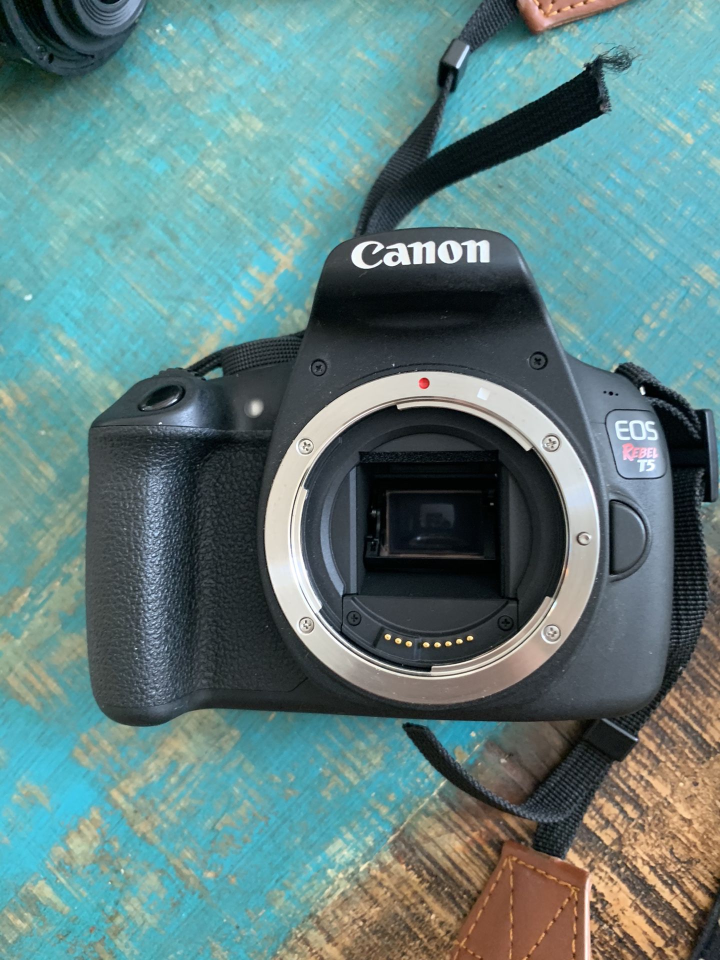 Canon rebel T5 digital slr camera