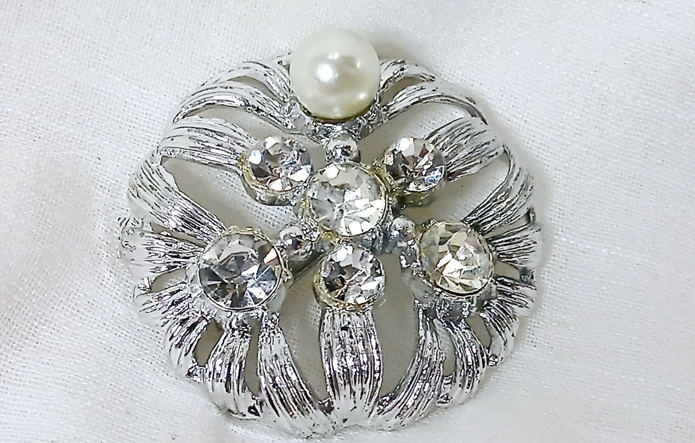 Vintage Potmetal Brooch