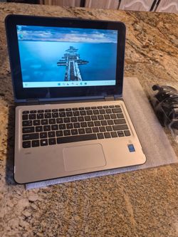 HP touchscreen fast portable mint new condition win 11 fac reset