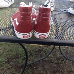 Vans  skateboarding  Shoes. Burgundy.  Suede. Model # 721356