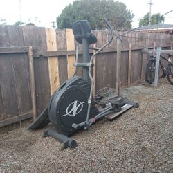 Nordic Trac Elite 1300 elliptical trainer 