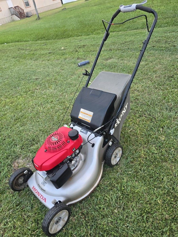 Honda 21" Self-propelled Lawn Mower 