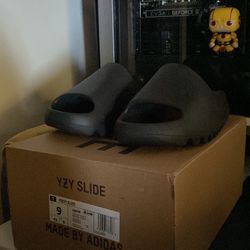 Adidas Yeezy Slides Onyx Size 9 Men