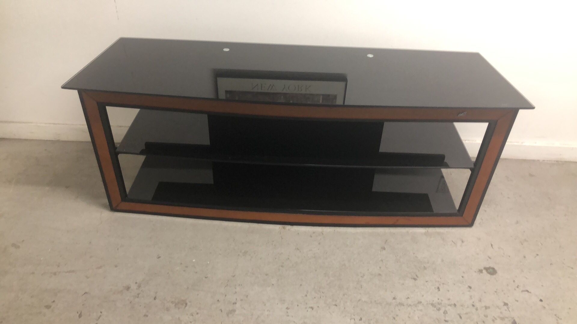 62”wx20”dx24”h Good Condition TV STAND 
