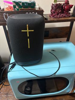Ultimate Ears Hyperboom  Speaker