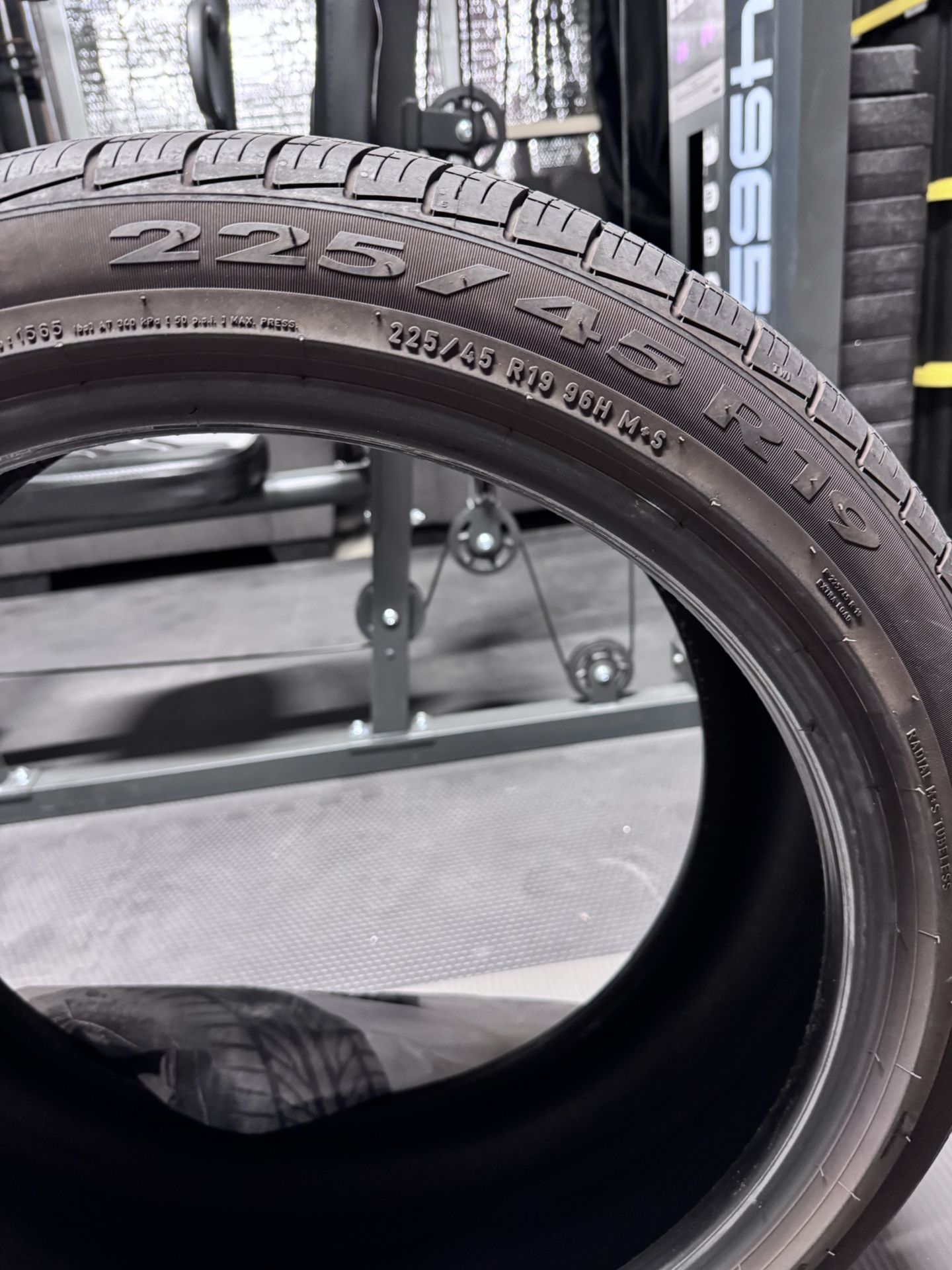 Pirelli Cinturato P7 All Season Run Flats 225/45/19