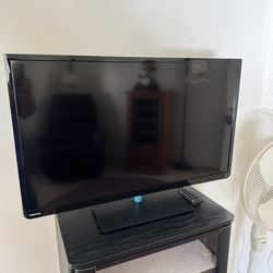 Toshiba 32 In Flat Screen TV $40