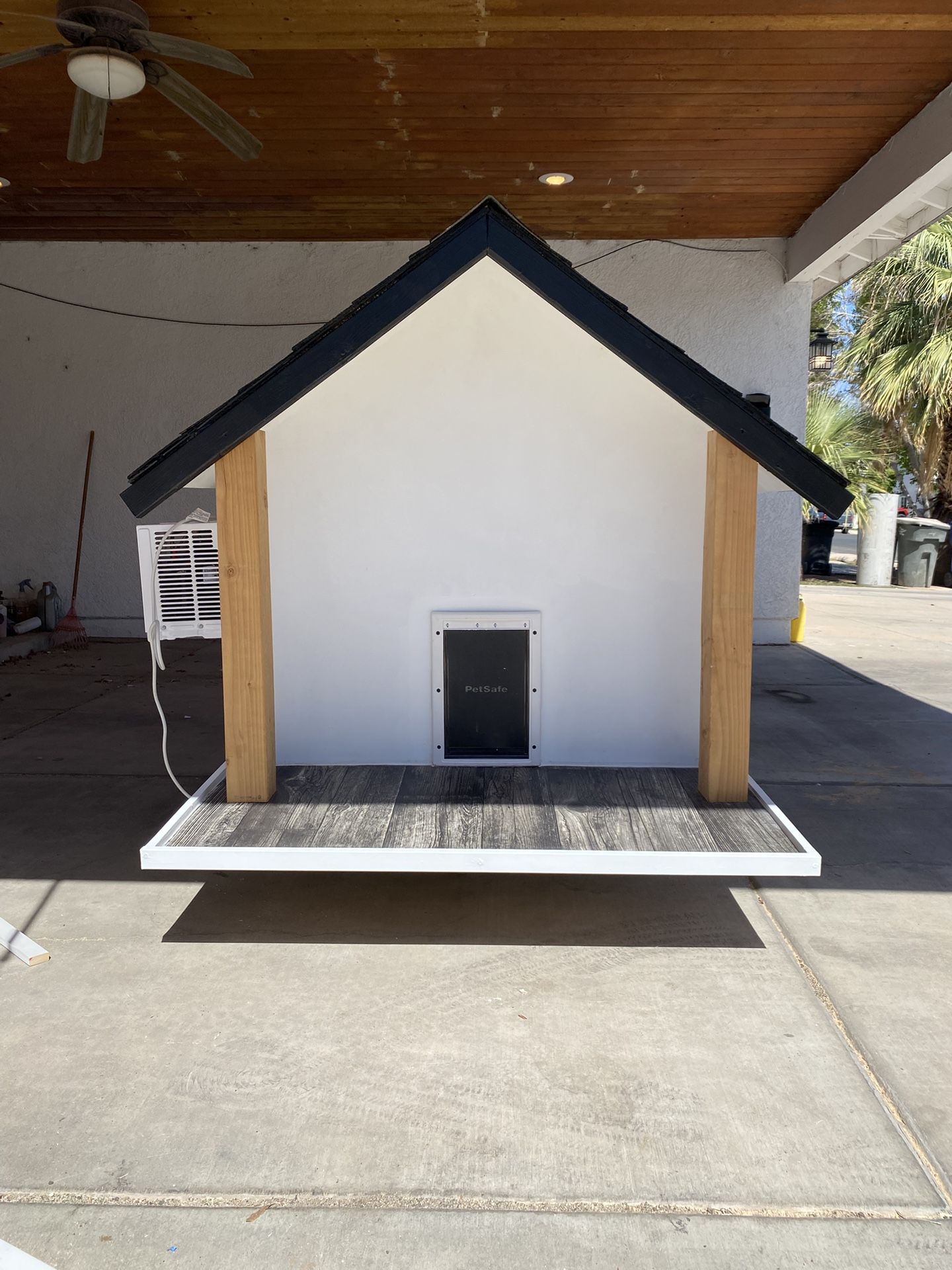 DOG HOUSE