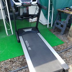 Sole Fitness F80 Model Treadmill, Like New 