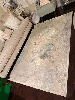 Area Rug (5’ x 7’6”)