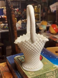 Vintage westmoreland glass milk glass hobnail basket