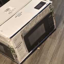 Microwave (barely used)