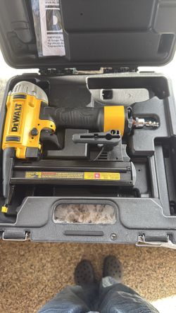 18-Gauge Pneumatic Brad Nailer