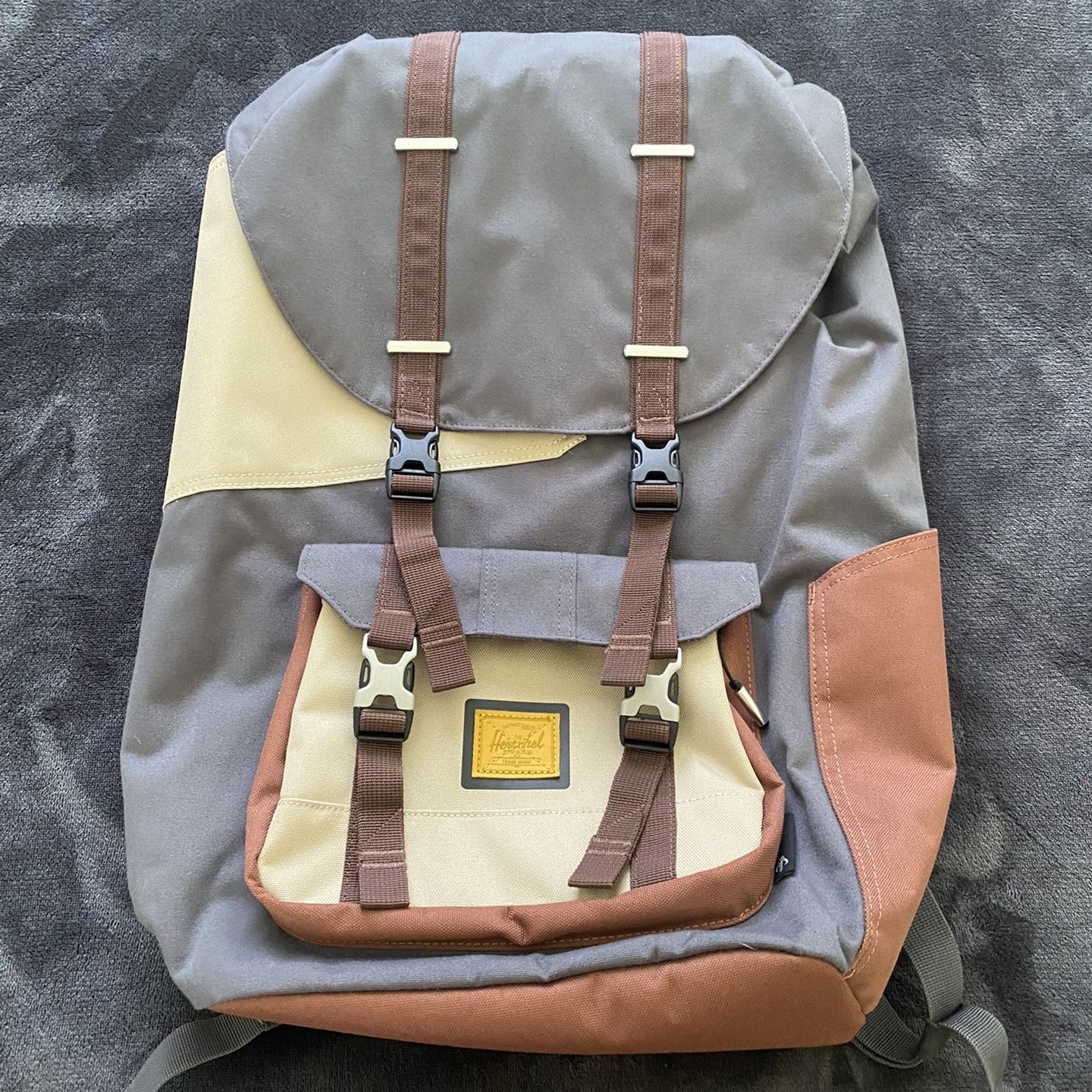 30 liter hiking backpack AZELA 30L duffle-bag Colour:Soft Silt Diamond/Chicory Coffee NWT 🌺 Herschel Supply Bring it on your