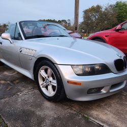 
Bmw Z3 roadster convertible. Runs and drives. It has the M 