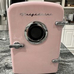 Frigidaire Retro Pink Mini Fridge w/ Bluetooth Speaker – Perfect Condition - holds up to 8 cans