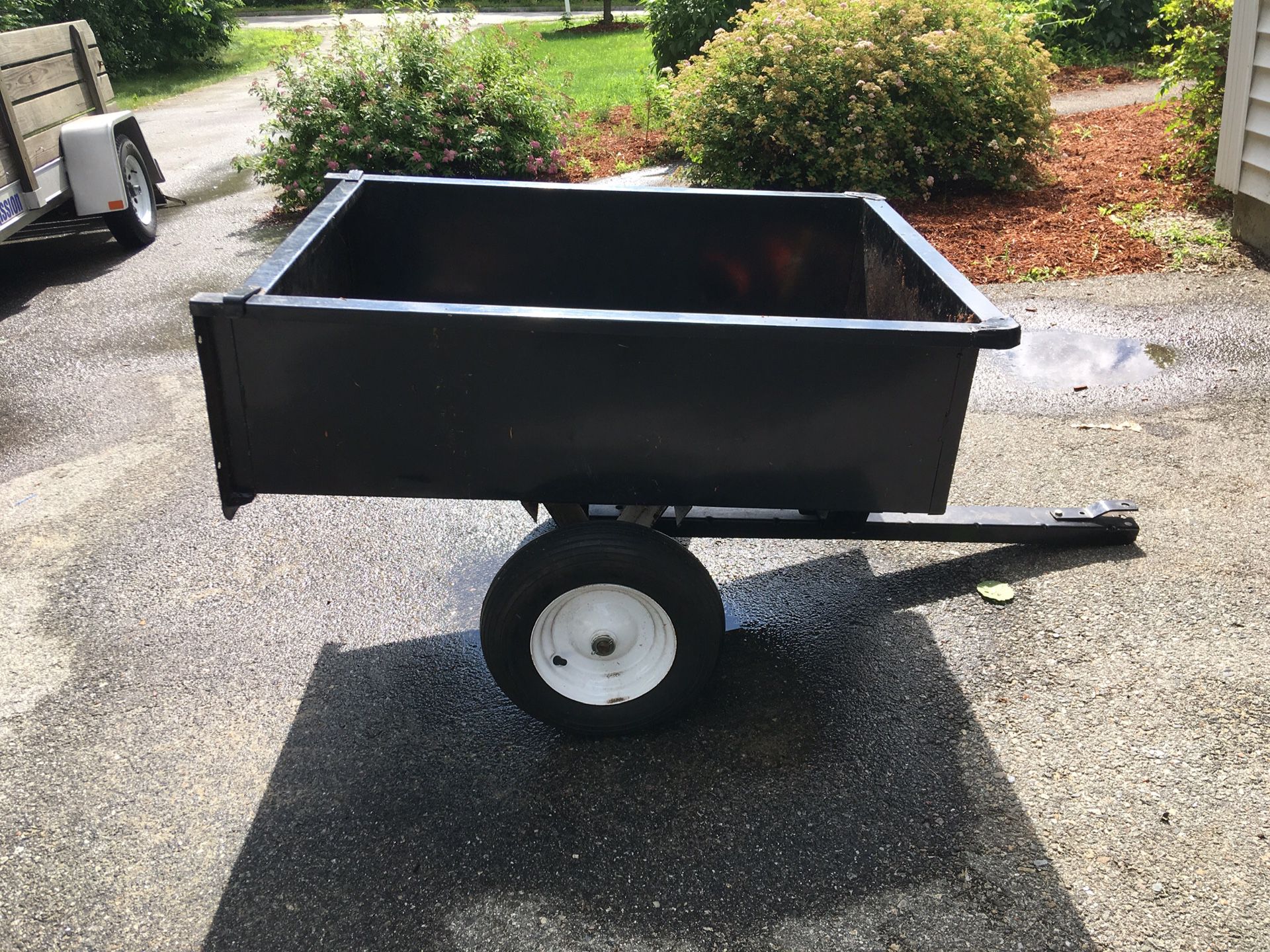 Dump trailer for lawn tractor