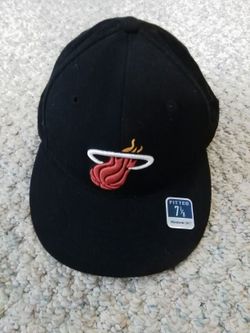 NEW REEBOK FITTED 7 1/8 CAP. Miami Heat