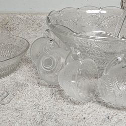 VINTAGE GLASS FULL PUNCH BOWL SET, GLASSES, DIP BOWL, LADEL, SCALLOPED 14 PIECES IN TOTAL 