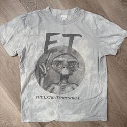 ET THE EXTRA-TERRESTRIAL Graphic T-shirt