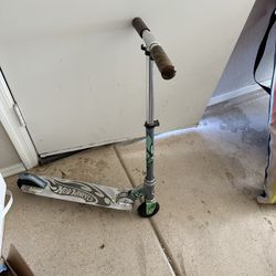 Dynacraft 4” Hot Wheels Folding Scooter 
