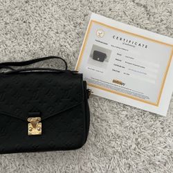 Louis Vuitton Pochette metis black (Latch Doesn’t Lock)