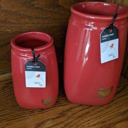 2 Red Vases