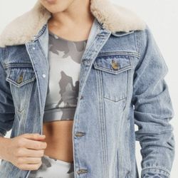 *New With Tag* Denim jacket With Fur