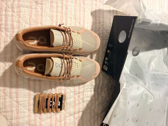 NWB ON CLOUD RUNNING SHOES ROSE/SAND