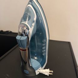 Black and decker iron