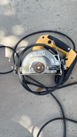 DeWalt Wet/Dry Masonry Saw (DWC860W) – $80