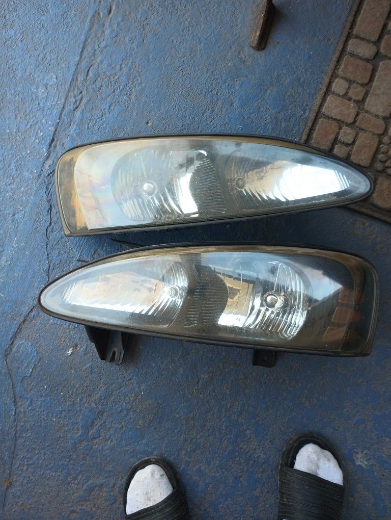 2008 Pontiac Grand Prix Headlights , Brake Lights 