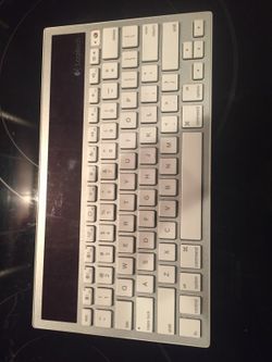 Wireless solar powered keyboard for IPad