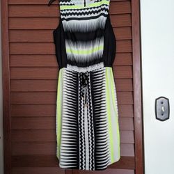 Vince Camuto Dress Size SP/ Black/Lime & White 
